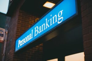 どこの銀行を選ぶ？融資の種類は？