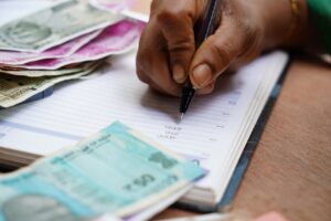 名義変更に関連する費用と税金